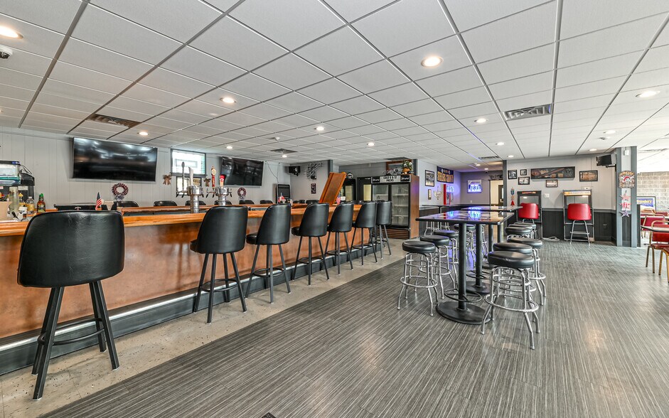 More Photos Of 2615 Freeport Rd, Natrona Heights Bar For Lease