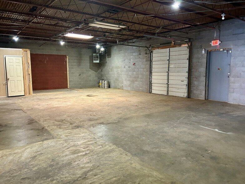 More Photos Of 1514 E 8th St, Odessa Storefront For Lease