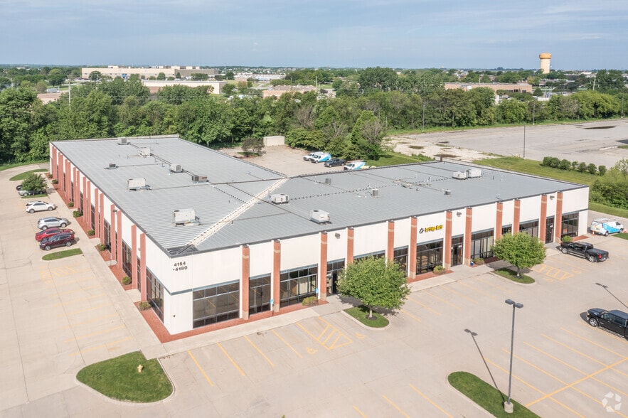 More Photos Of 4154-4180 NW Urbandale Dr, Urbandale Light Manufacturing For Lease