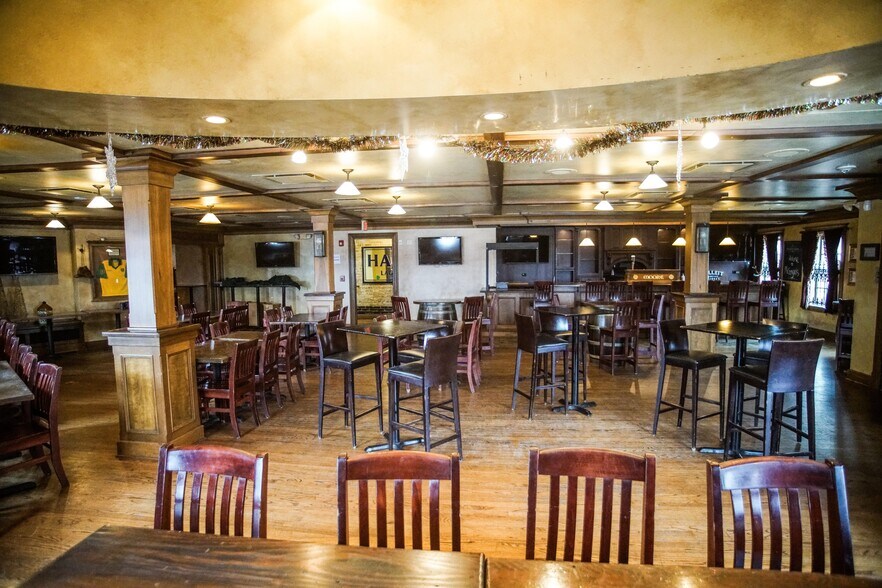 More Photos Of 105 S Cook St, Barrington Restaurant For Sale