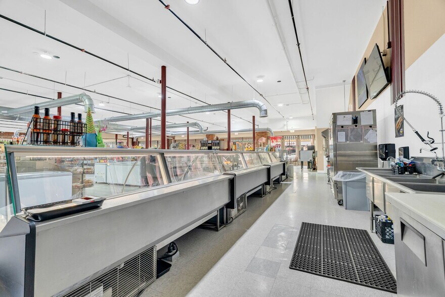 More Photos Of 306-310 Huron Ave, Port Huron Freestanding For Sale