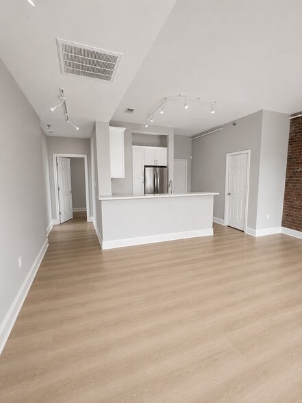 More Photos Of 1717 E Franklin St, Richmond Storefront Retail Residential For Sale