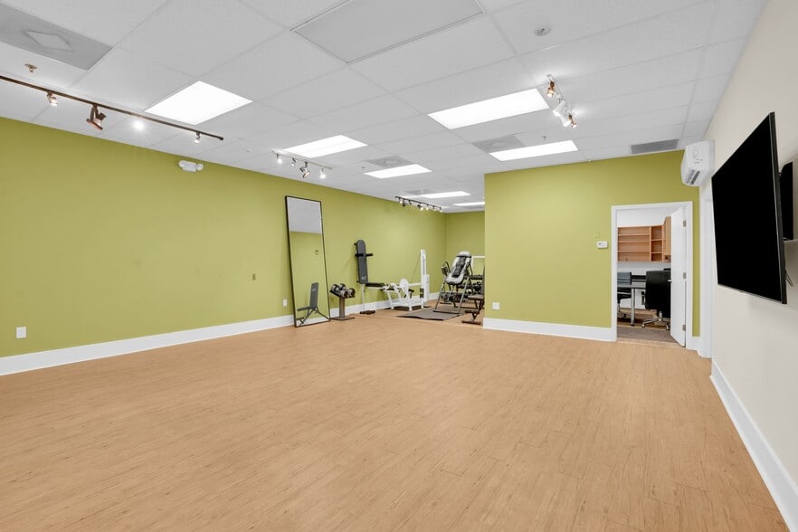 More Photos Of 1109 E Ozark Ave, Gastonia Warehouse For Lease