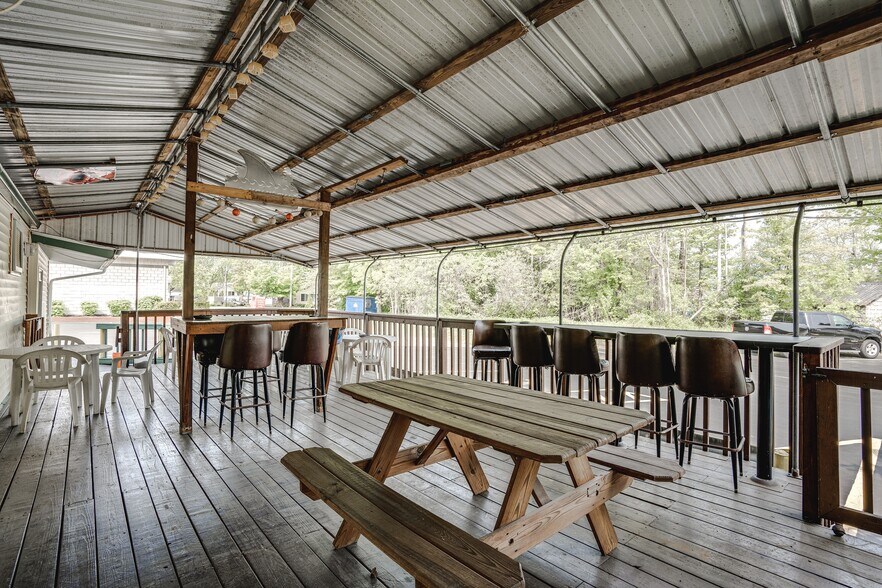 More Photos Of 6848 Erie Rd, Derby Bar For Sale