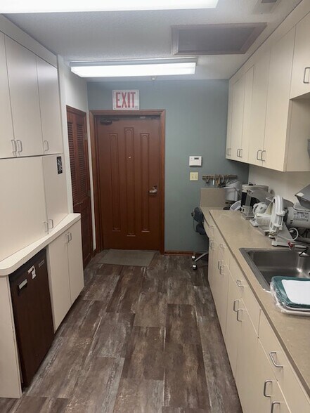 More Photos Of 411-511 N Wendover Rd, Charlotte Medical For Lease