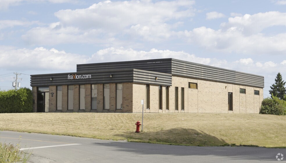 More Photos Of 509 Rue Papineau, Boisbriand Industrial For Sale