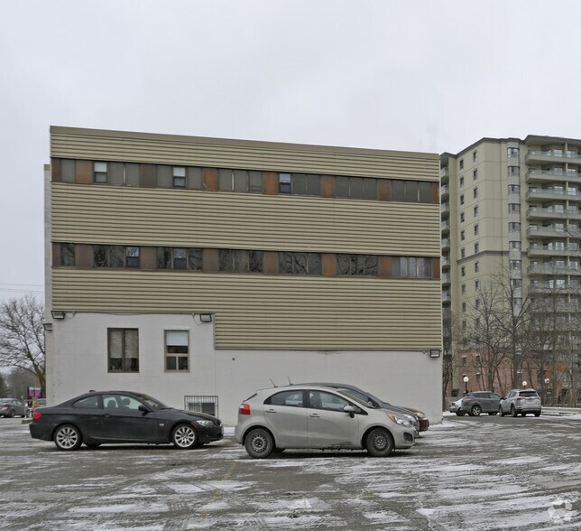 More Photos Of 585 Queen St S, Kitchener Medical For Sale