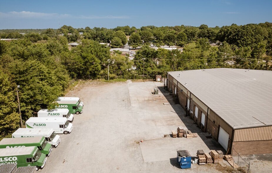 More Photos Of 510 Corliss St, Greensboro Light Manufacturing For Lease
