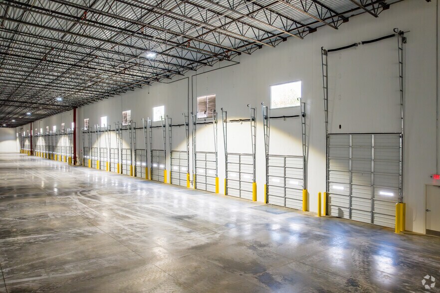 More Photos Of 3611 Jonesboro Rd, Atlanta Distribution For Lease