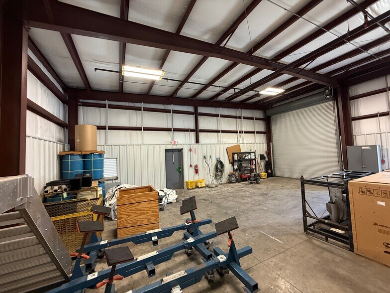 More Photos Of 403 Hillbrath Dr, Lantana Warehouse For Lease