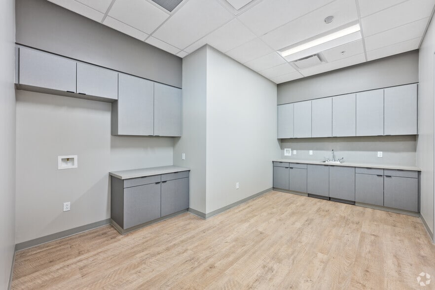 More Photos Of 8130 Caliente Rd, Hesperia Distribution For Lease