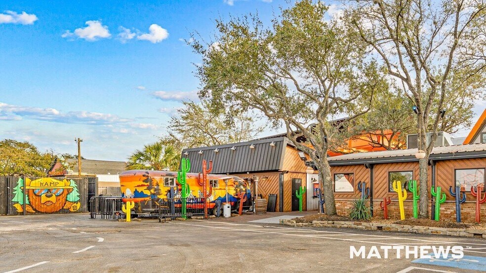 More Photos Of 6025 Westheimer Rd, Houston Restaurant For Lease