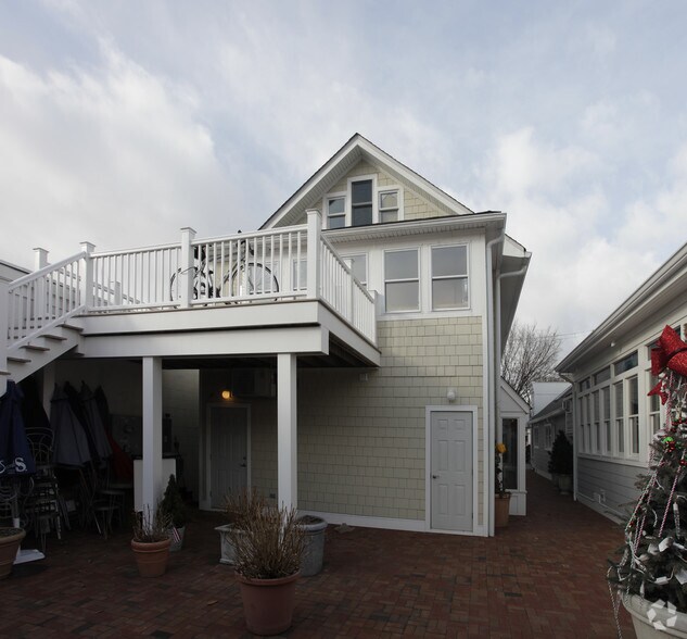More Photos Of 64 Jobs Ln, Southampton Storefront Retail Office For Lease