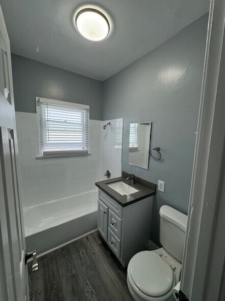 More Photos Of 445 S Chicago St, Los Angeles Apartments For Sale