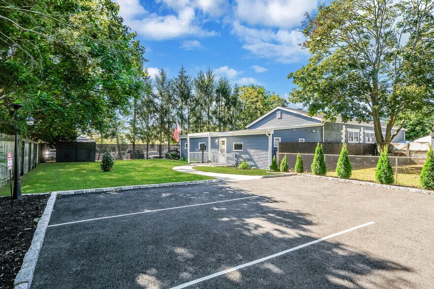 More Photos Of 14-18 Third E Ldl St, Patchogue Flex For Sale
