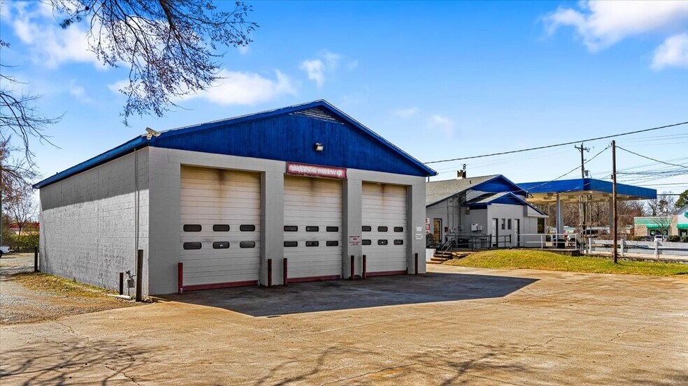 More Photos Of 2901 Randleman Rd, Greensboro Auto Repair For Sale