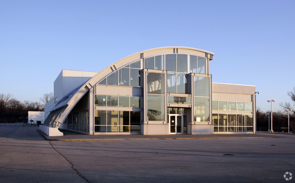 More Photos Of 3300 Ogden Ave, Lisle Auto Dealership For Sale