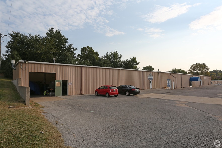 More Photos Of 2309 W 40 Hwy, Blue Springs Warehouse For Lease
