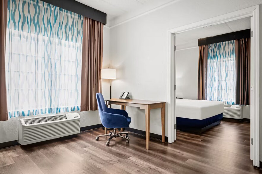 More Photos Of 8730 NW 27th St, Miami Hotel For Sale