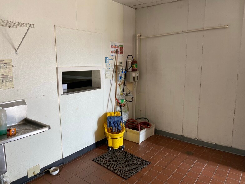 More Photos Of 150 Athens Hwy, Loganville Storefront For Lease