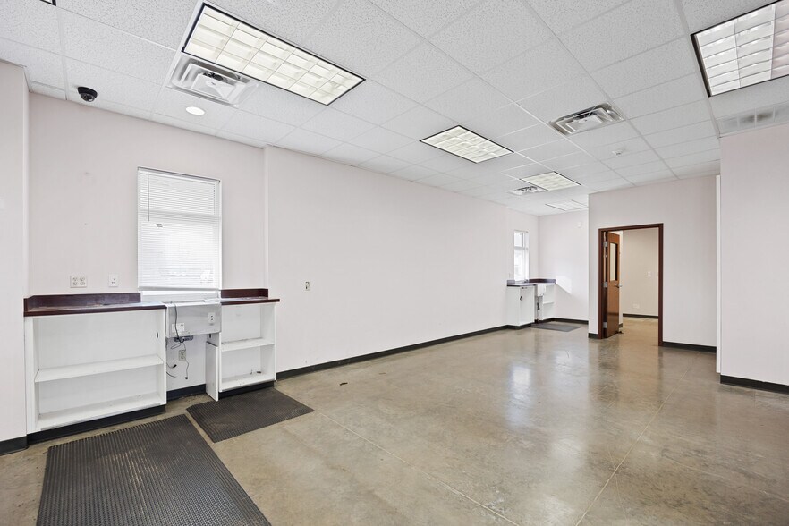 More Photos Of 1495 E 10th St, Jeffersonville Drugstore For Sale