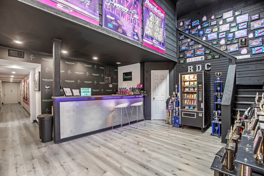 More Photos Of 1725 Northpark Dr, Kingwood Auto Repair For Sale