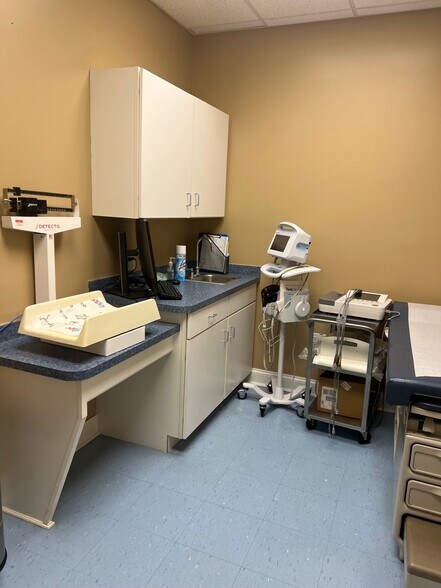 More Photos Of 172 Linden Dr, Winchester Office For Sale