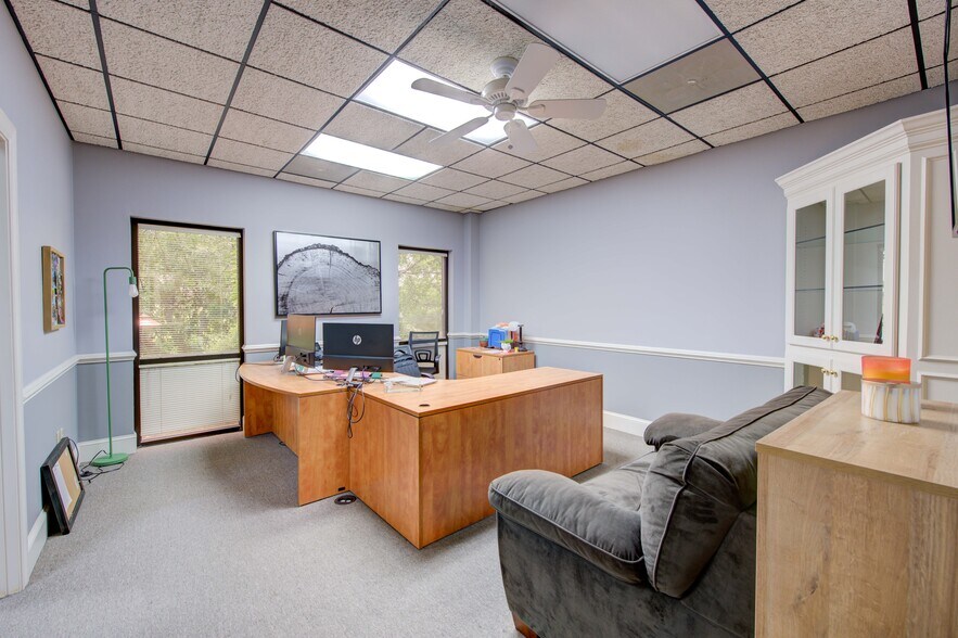 More Photos Of 475 Industrial Dr, Lexington Showroom For Sale
