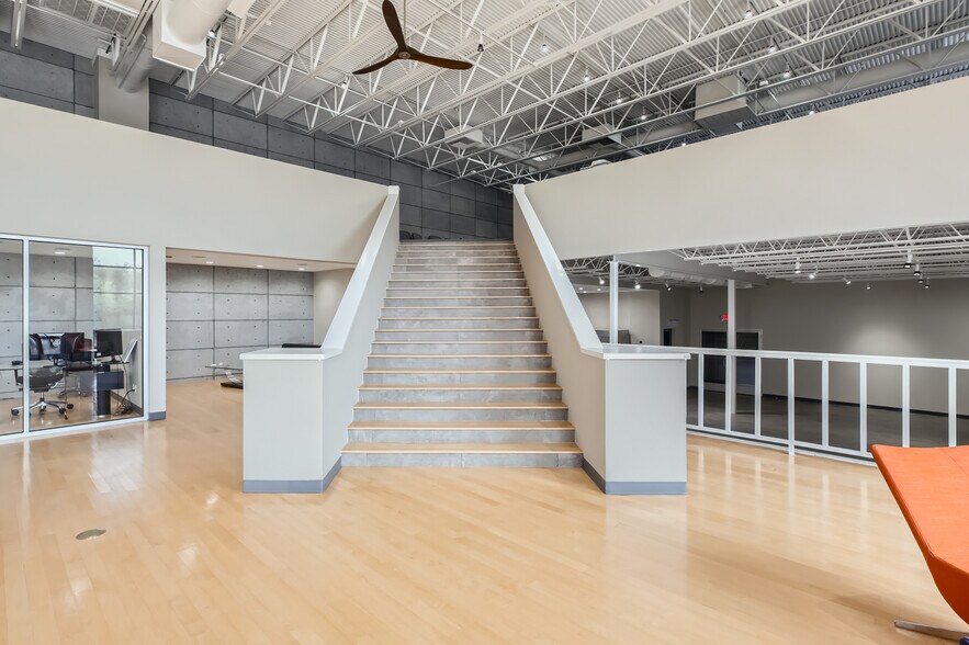 More Photos Of 10919 Wurzbach Rd, San Antonio Office For Sale