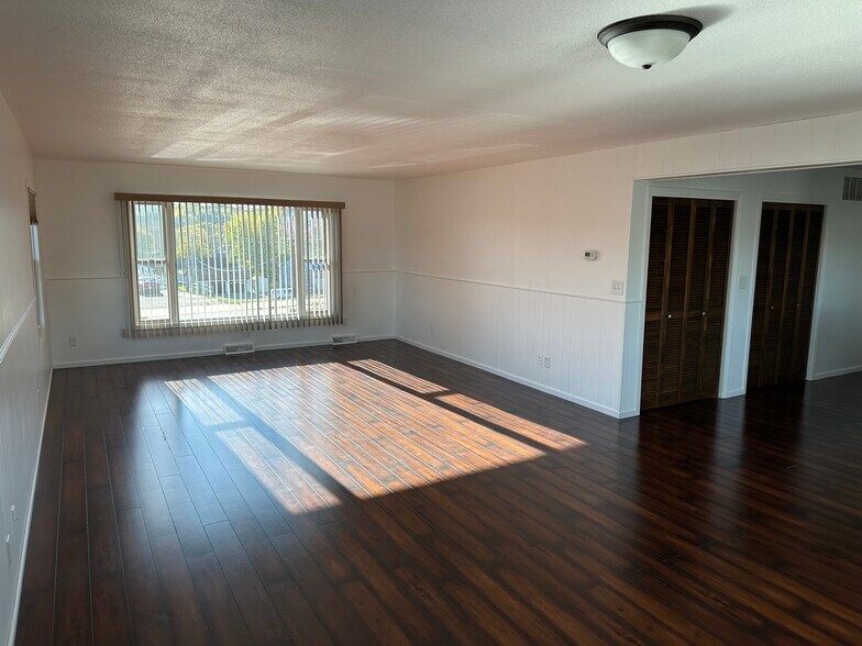 More Photos Of 1217 S Broadway St, New Ulm Storefront Retail Residential For Sale