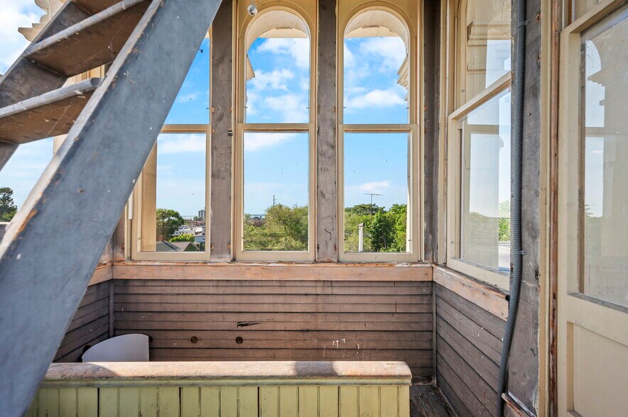 More Photos Of 403 E Adams St, Sandusky Hospitality For Sale