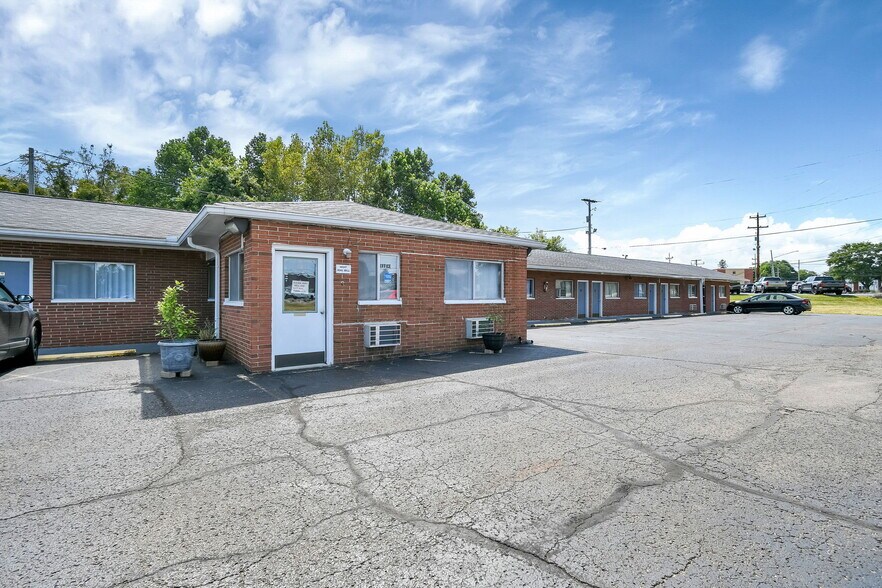 More Photos Of 1342 Hebron Rd, Heath Hotel For Sale