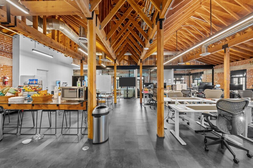 More Photos Of 400-412 Wilshire Blvd, Santa Monica Loft Creative Space For Lease