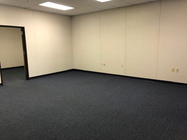 More Photos Of 1036-1062 Corporate Ln, Export Storefront Retail Office For Lease
