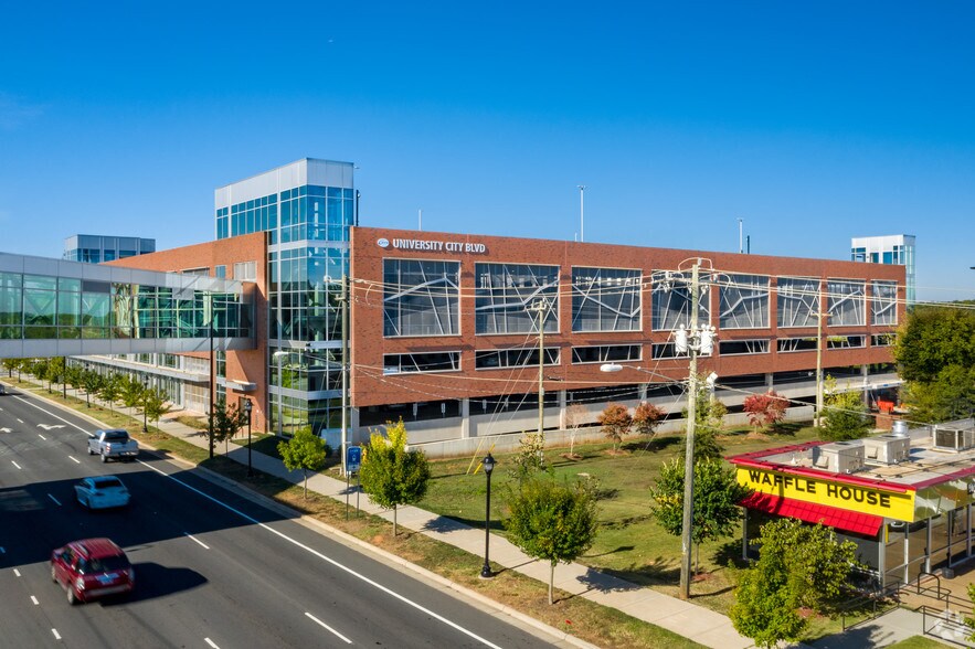 More Photos Of 7205 N Tryon St, Charlotte Freestanding For Lease