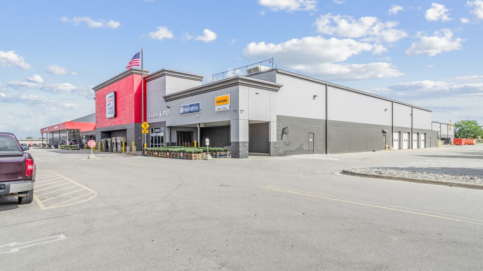 More Photos Of 340 E Edgewood Blvd, Lansing Freestanding For Lease