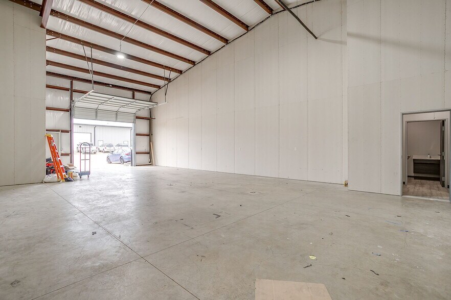 More Photos Of 3115 Chambers St, Venus Flex For Lease