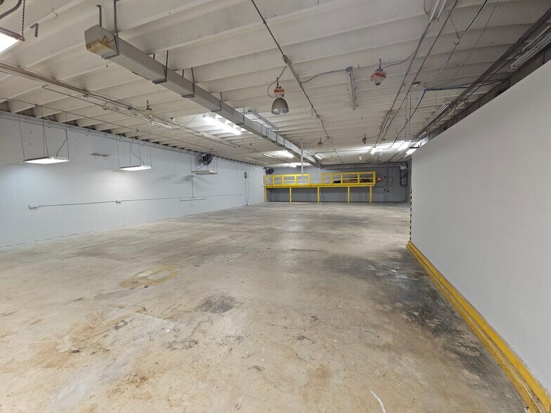 More Photos Of 3420 NW 7th St, Miami Light Distribution For Lease