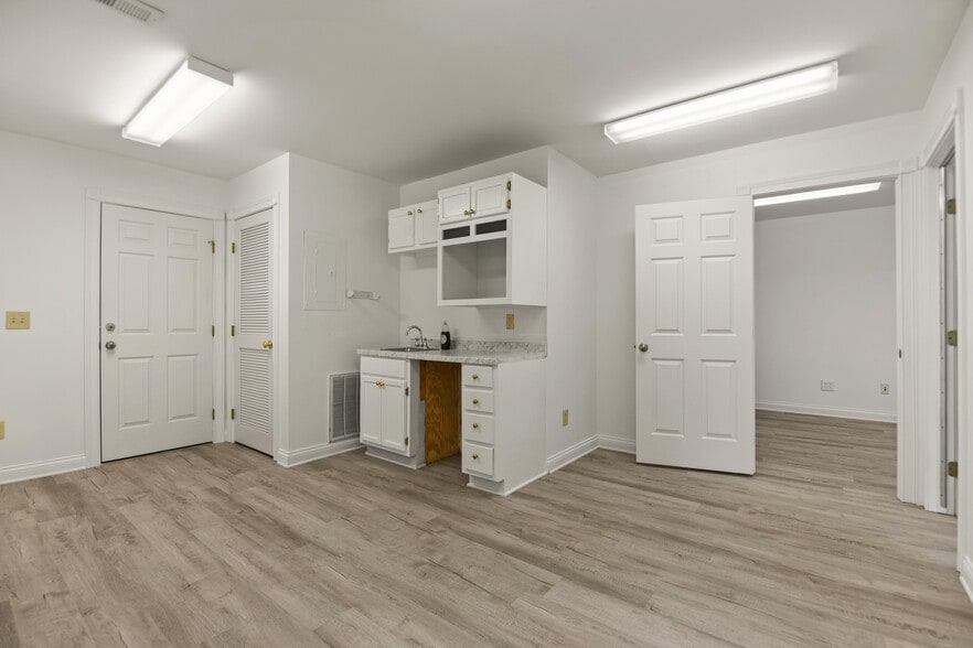 More Photos Of 103 Wind Haven Dr, Nicholasville Office For Lease