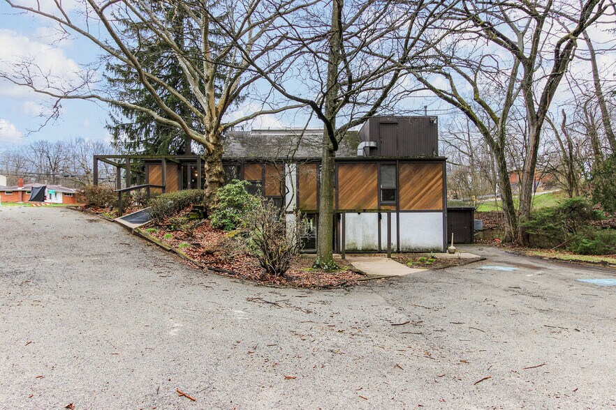 More Photos Of 4351 Old William Penn Hwy, Monroeville General Retail For Sale