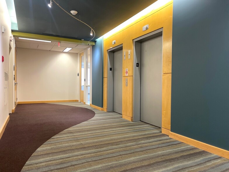 More Photos Of 811 SW Naito Pky, Portland Loft Creative Space For Lease