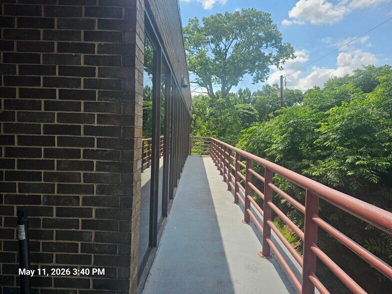 More Photos Of 1720 S Edmonds Ln, Lewisville Office For Lease