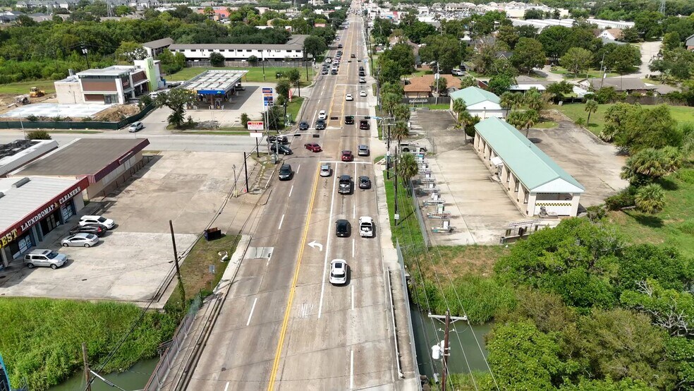 More Photos Of 3122 Garth Rd, Baytown Land For Sale