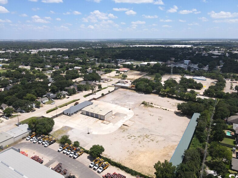 More Photos Of 421 Compton Ave, Irving Land For Lease