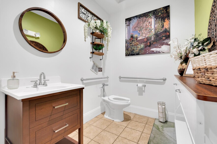 More Photos Of 248-250 Adley Way, Greenville Office For Sale