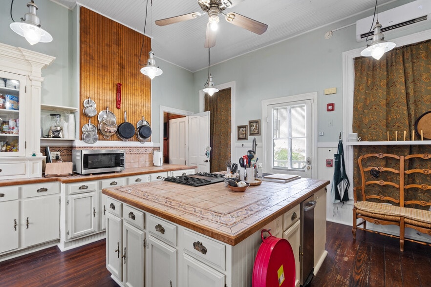 More Photos Of 1103 33rd St, Galveston Hotel For Sale