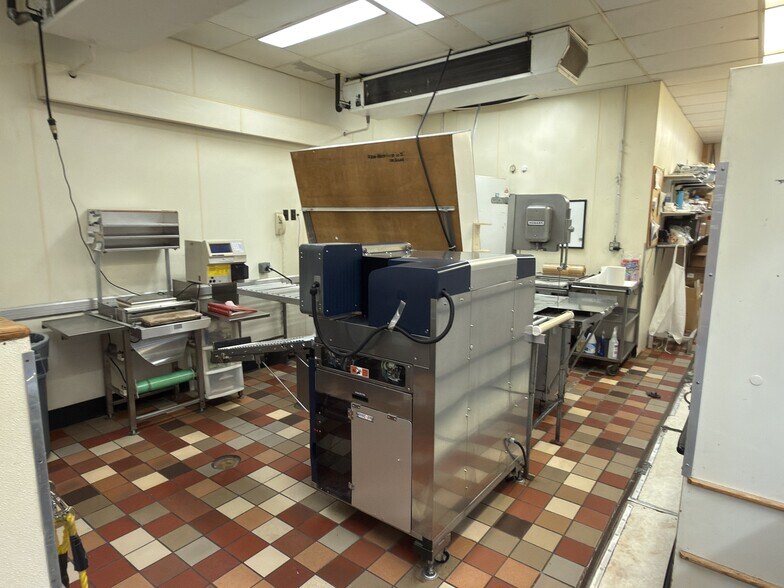 More Photos Of 12030 Park Ln, Wolcott Supermarket For Lease