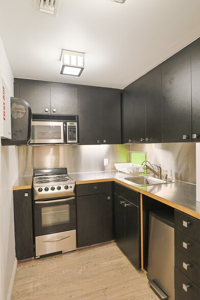 More Photos Of 908-910 N La Cienega Blvd, Los Angeles Storefront Retail Office For Sale