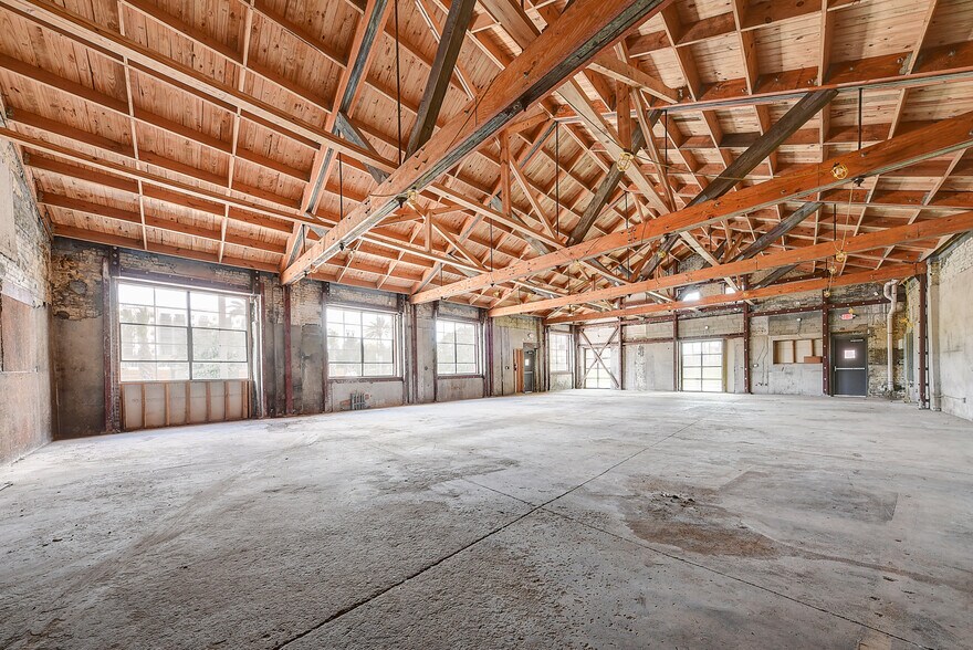 More Photos Of 417 Magnolia St, Jacksonville Storefront For Sale