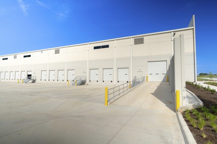 More Photos Of 3000 N-IH 35 NB, Georgetown Unknown For Lease